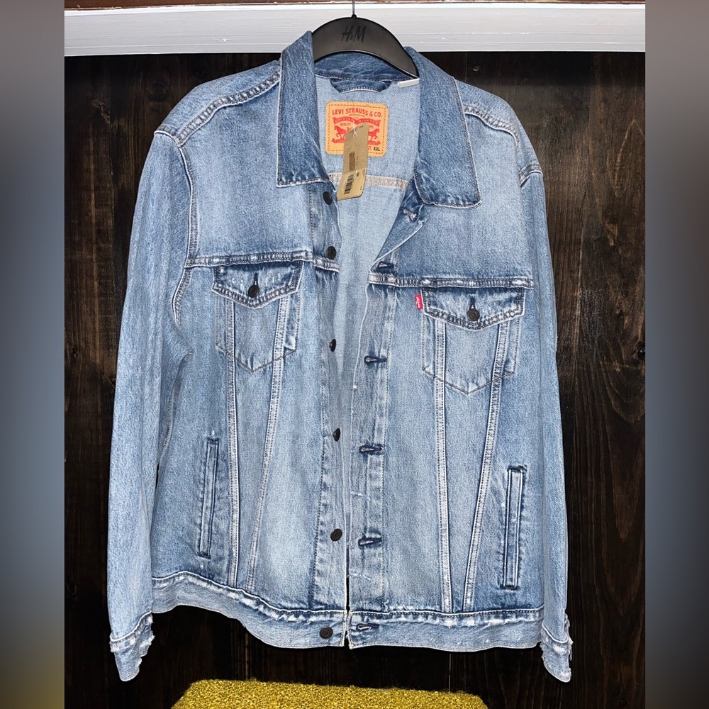 Levi’s Men Denim slightly Distressed Jacket! XXL
